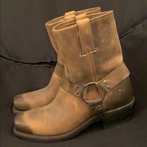 NWOT Frye Harness 8R boots